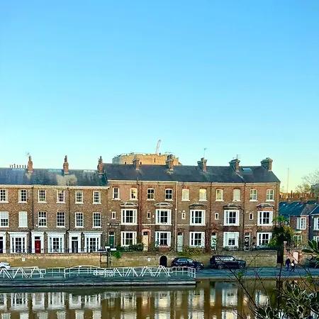 Riverside City-centre With Parking * York