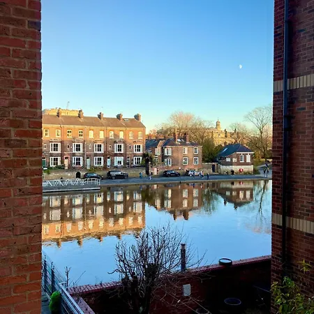 Apartmán Riverside City-centre With Parking