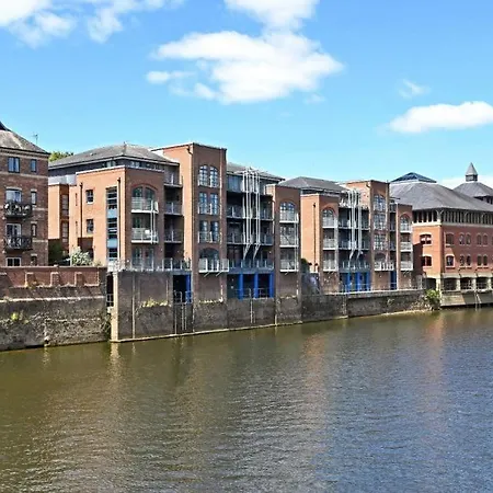 Riverside City-centre With Parking Apartmán York