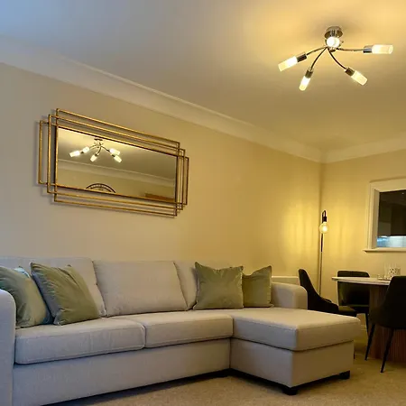 Riverside City-centre With Parking アパート