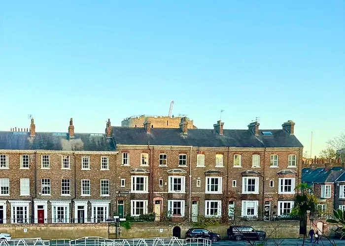 Riverside City-centre With Parking * ヨーク