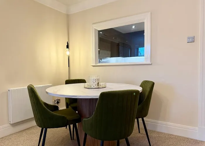 Lägenhet Riverside City-centre With Parking *